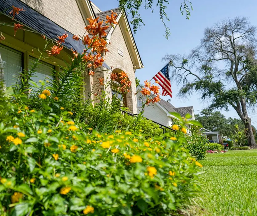 Exterior gardens of the Rose Cottage